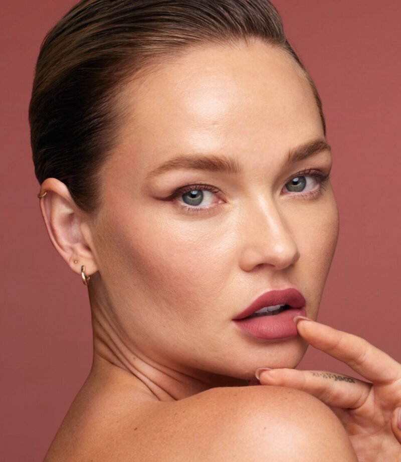 Huda Beauty Liquid Matte Ultra-Comfort Transfer-Proof Lipstick Bombshell