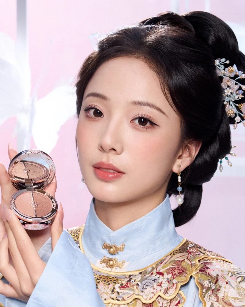 Flower know Butterfly Cloud Collar Rouge Box Highlighting & Blush Duo Powder 05