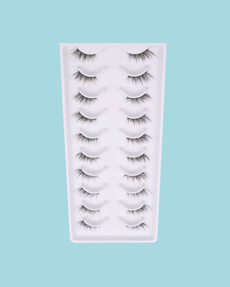 Eye lash cat eye look
