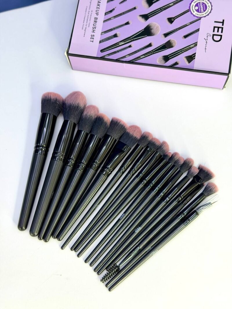 Ted make up brush set